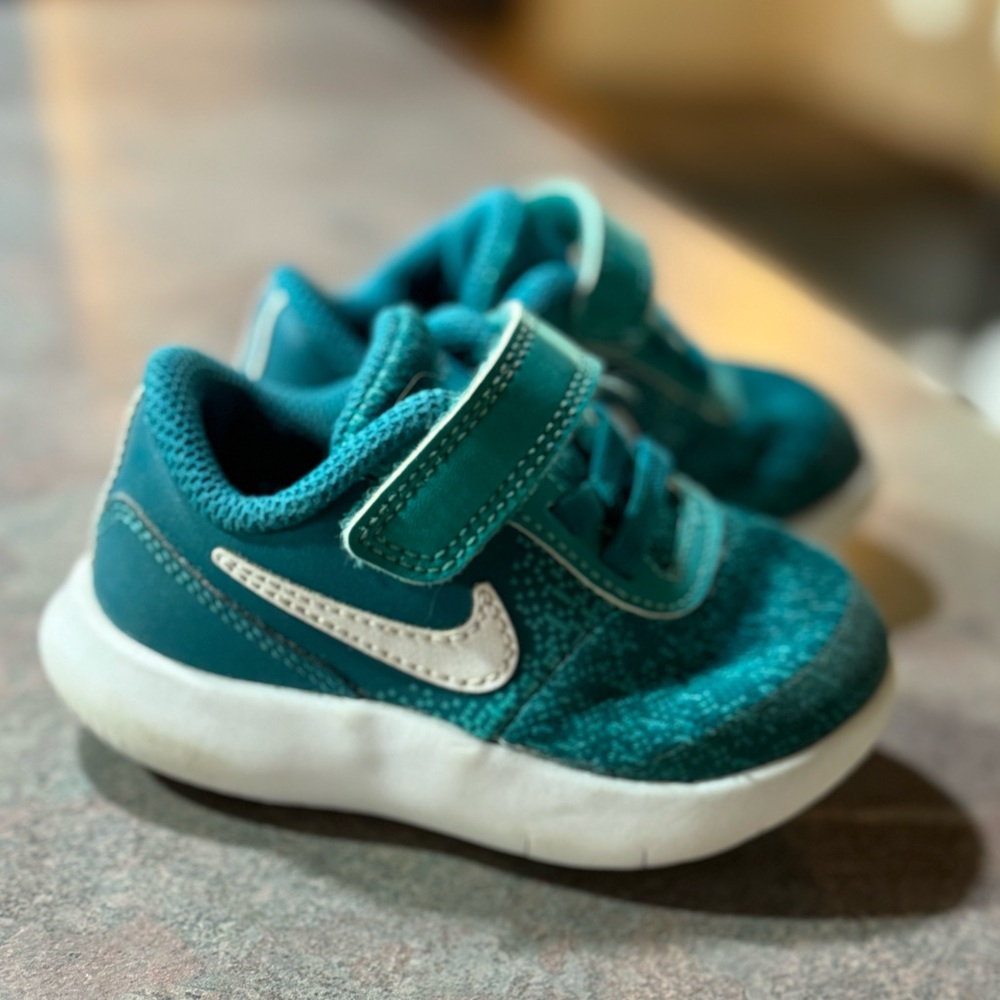Nike toddler tennis shoes